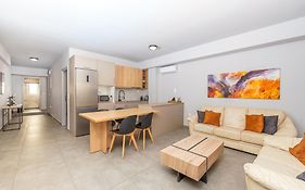 Ivy Apartments In The Heart Of Athens